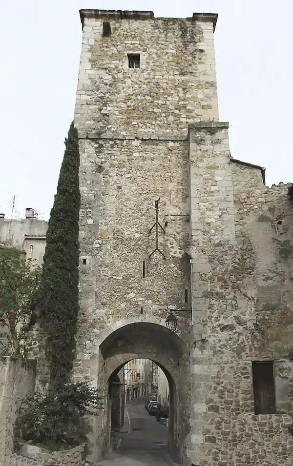 Ancienne porte d'Auriol de l'extérieur